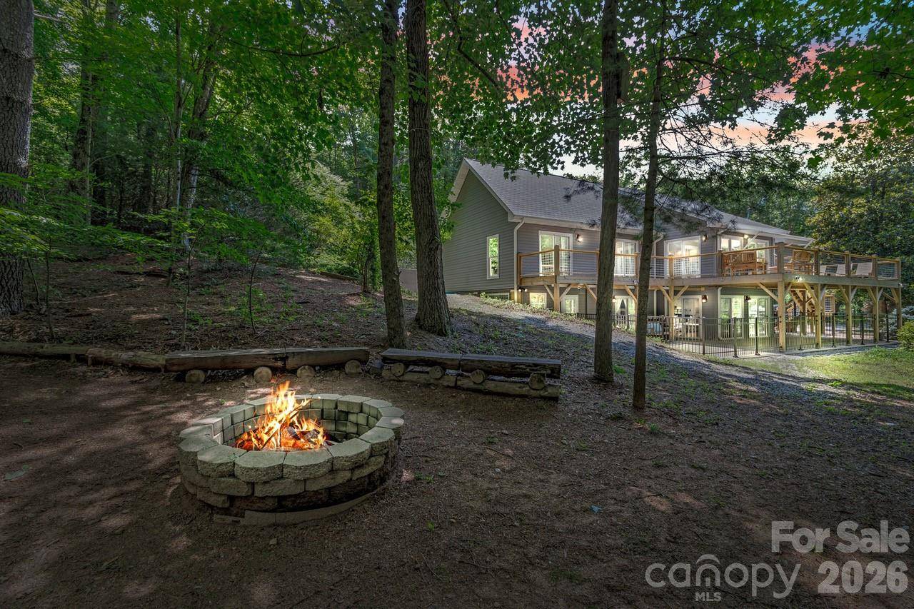 153 Skyview CIR, Asheville, NC 28804