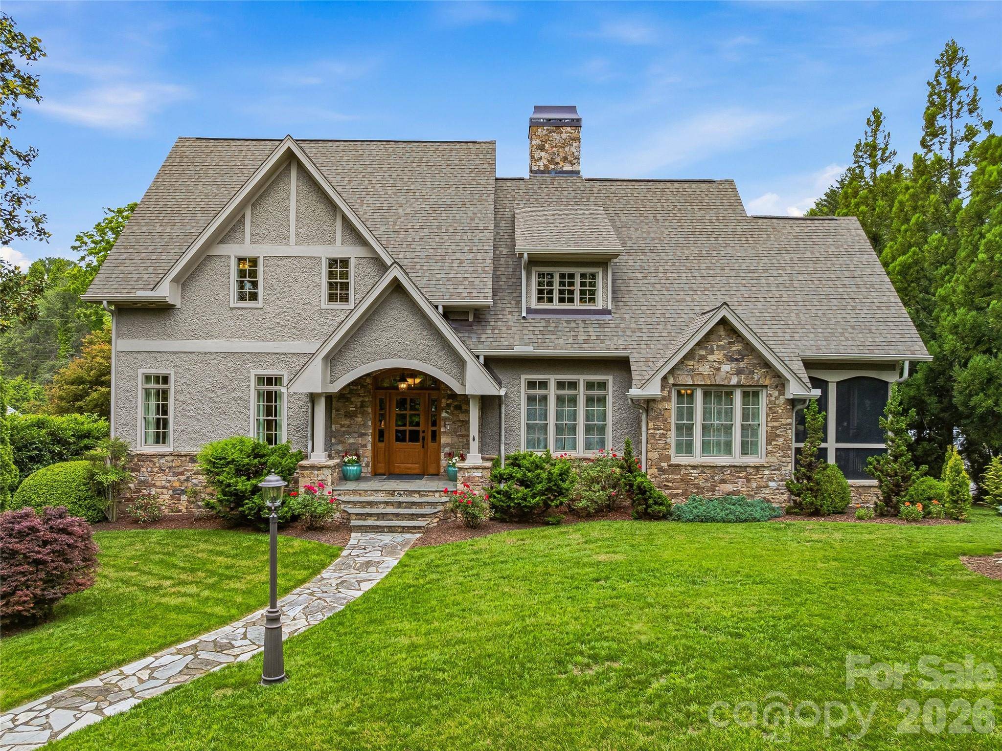76 Edgelawn RD, Asheville, NC 28804