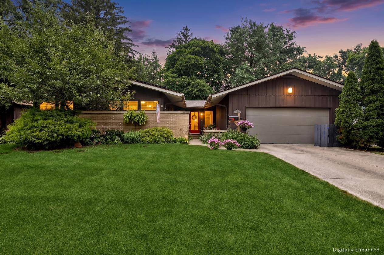 125 N Park BLVD, Glen Ellyn, IL 60137