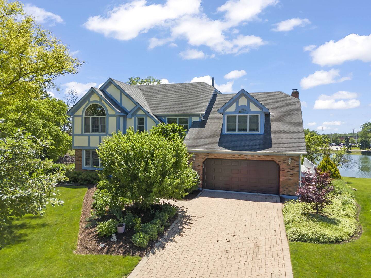 1841 Helen CT, Wheaton, IL 60189