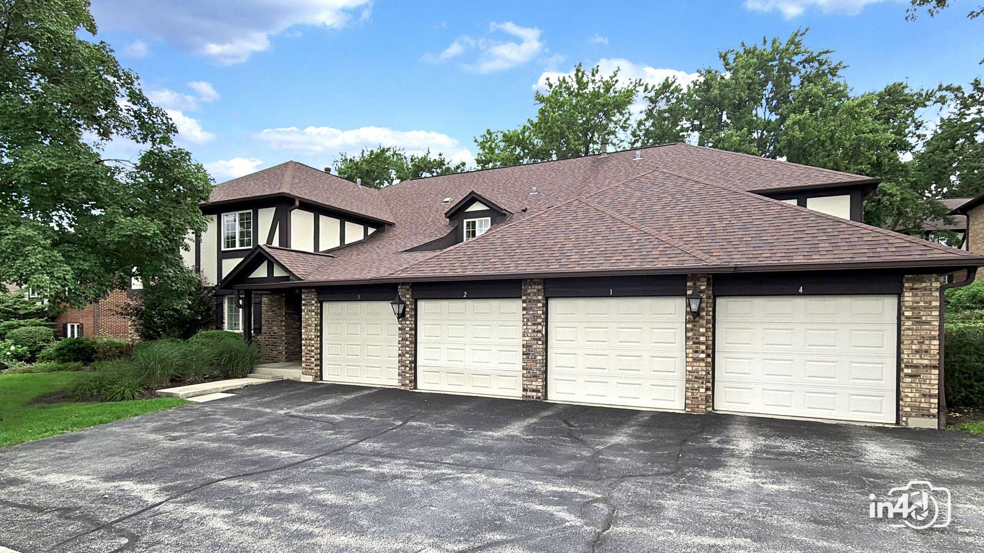 12 Algonquin TRL #4, Indian Head Park, IL 60525