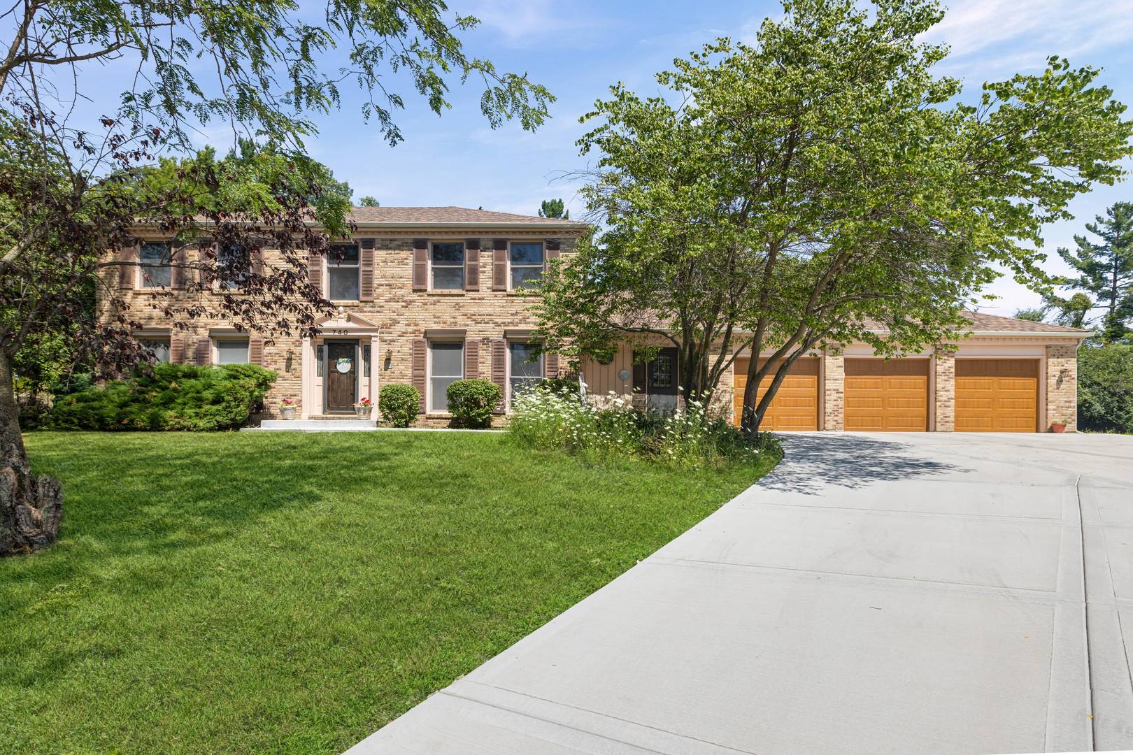 740 Cambridge DR, Burr Ridge, IL 60527
