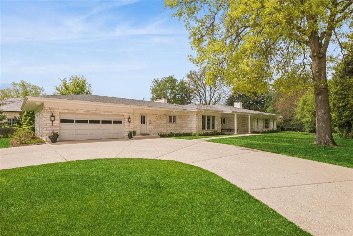 14 Winfield CIR, Northfield, IL 60093