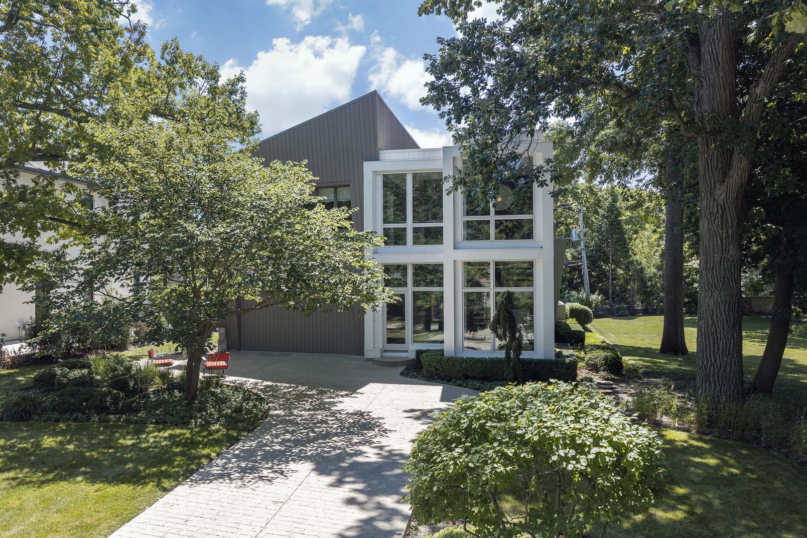 246 Beach RD, Glencoe, IL 60022
