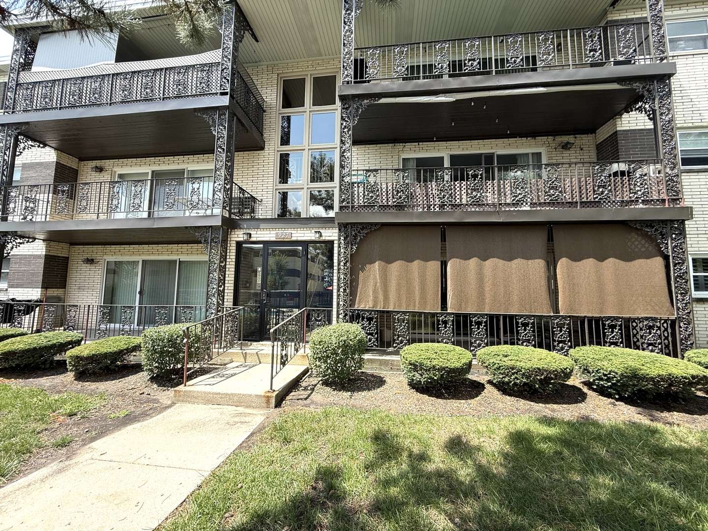 927 8th AVE #8, La Grange, IL 60525