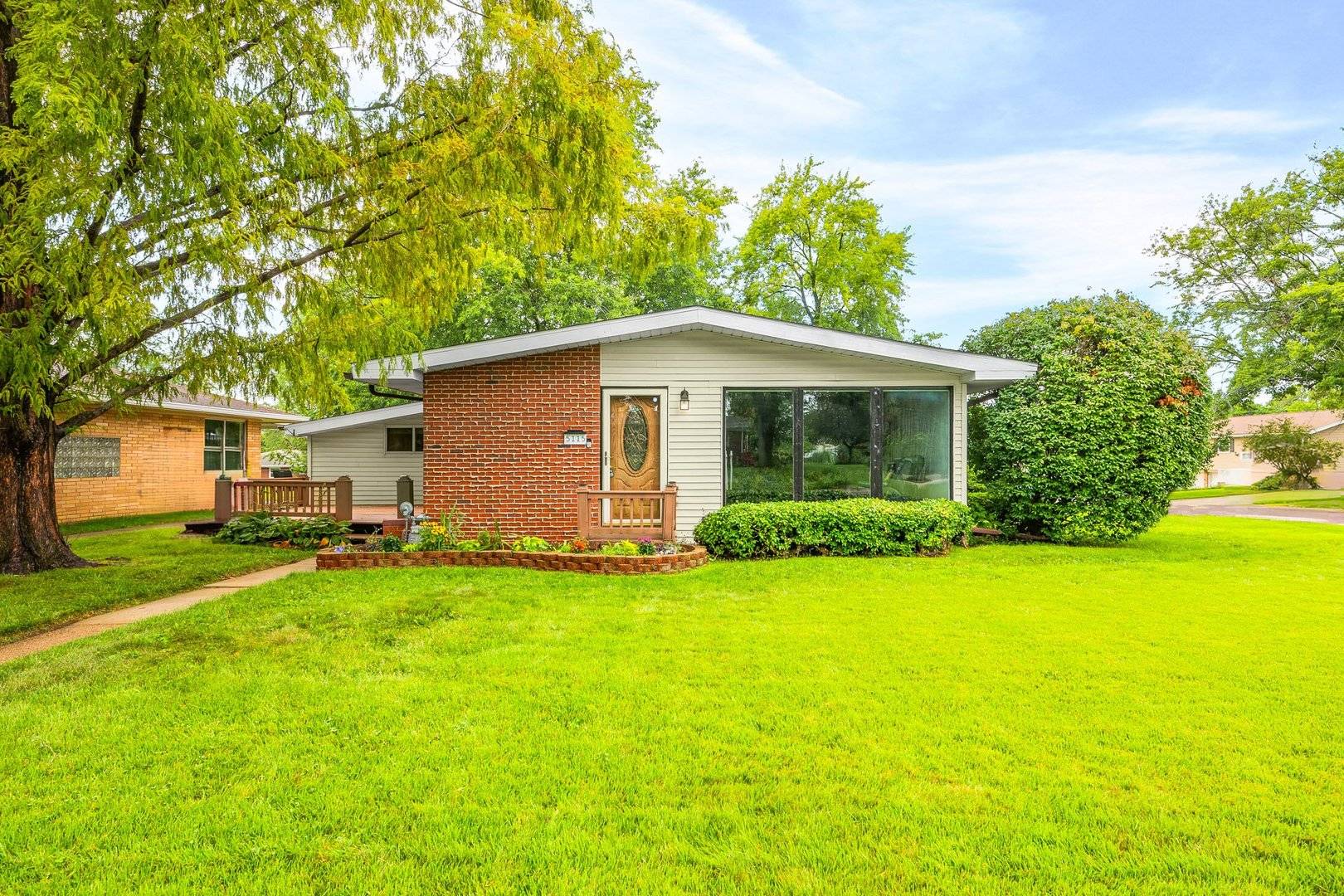 5115 N Graceland DR, Peoria, IL 61614
