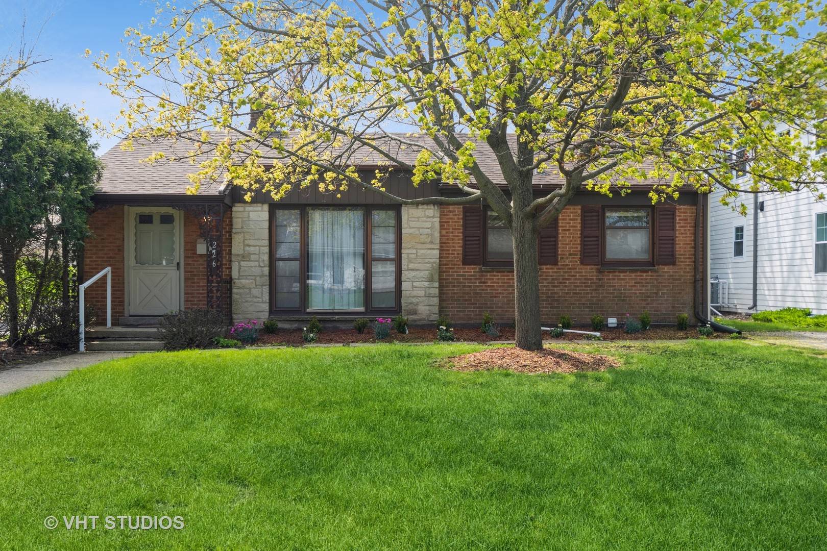 226 Latrobe AVE, Northfield, IL 60093