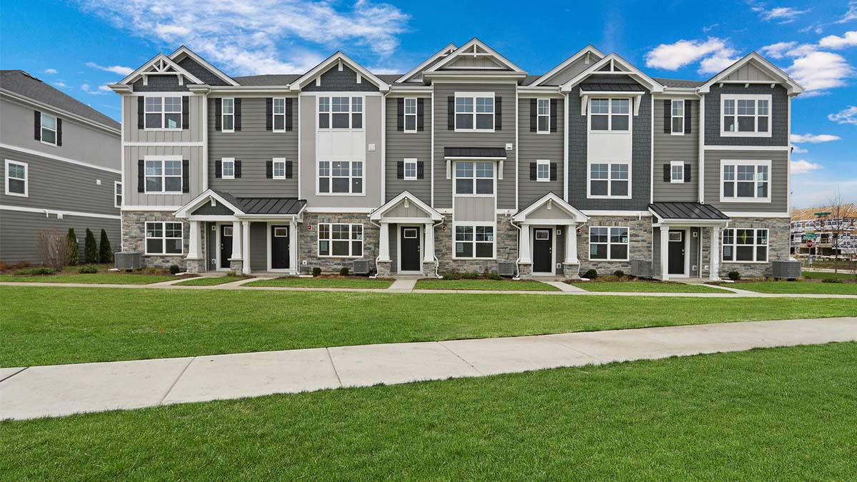 403 Lakeshore CT, St. Charles, IL 60174