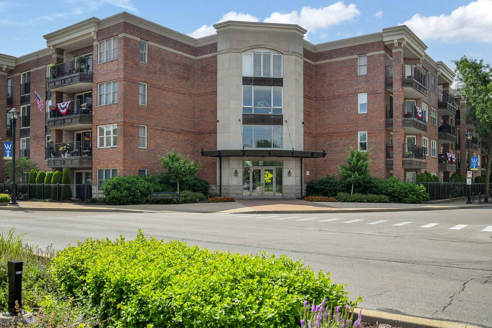 111 N Wheaton AVE #103, Wheaton, IL 60187