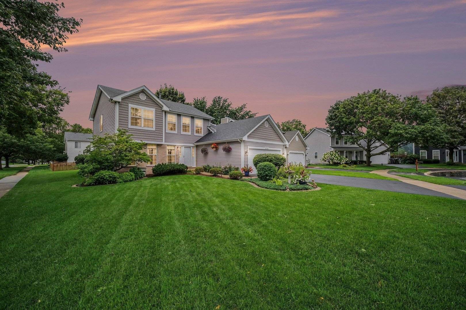 915 Joan CT, Naperville, IL 60540