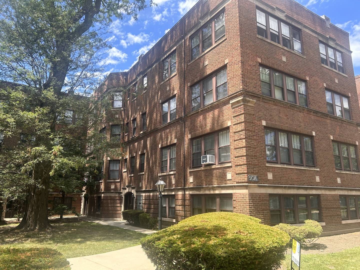 104 Lincoln AVE #2W, Riverside, IL 60546