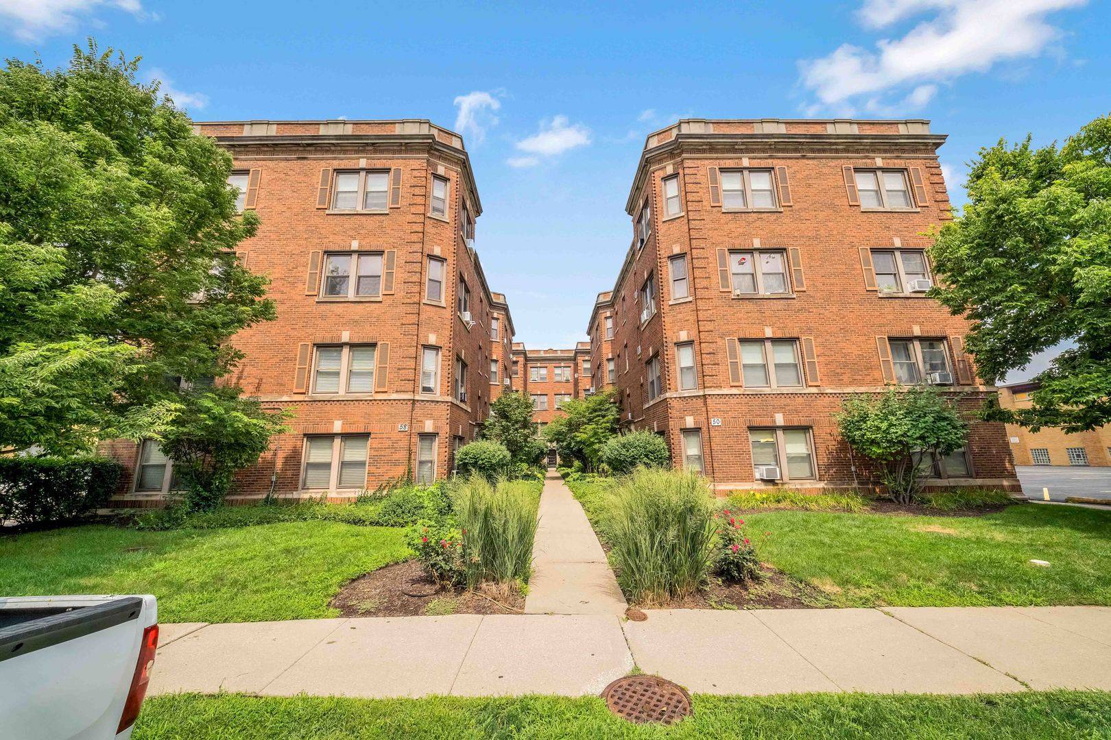 54 Forest AVE #2W, Riverside, IL 60546