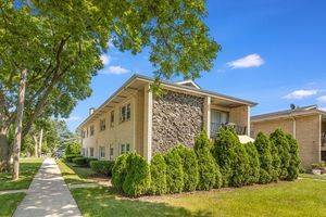 1245 La Grange RD #1F, La Grange Park, IL 60526