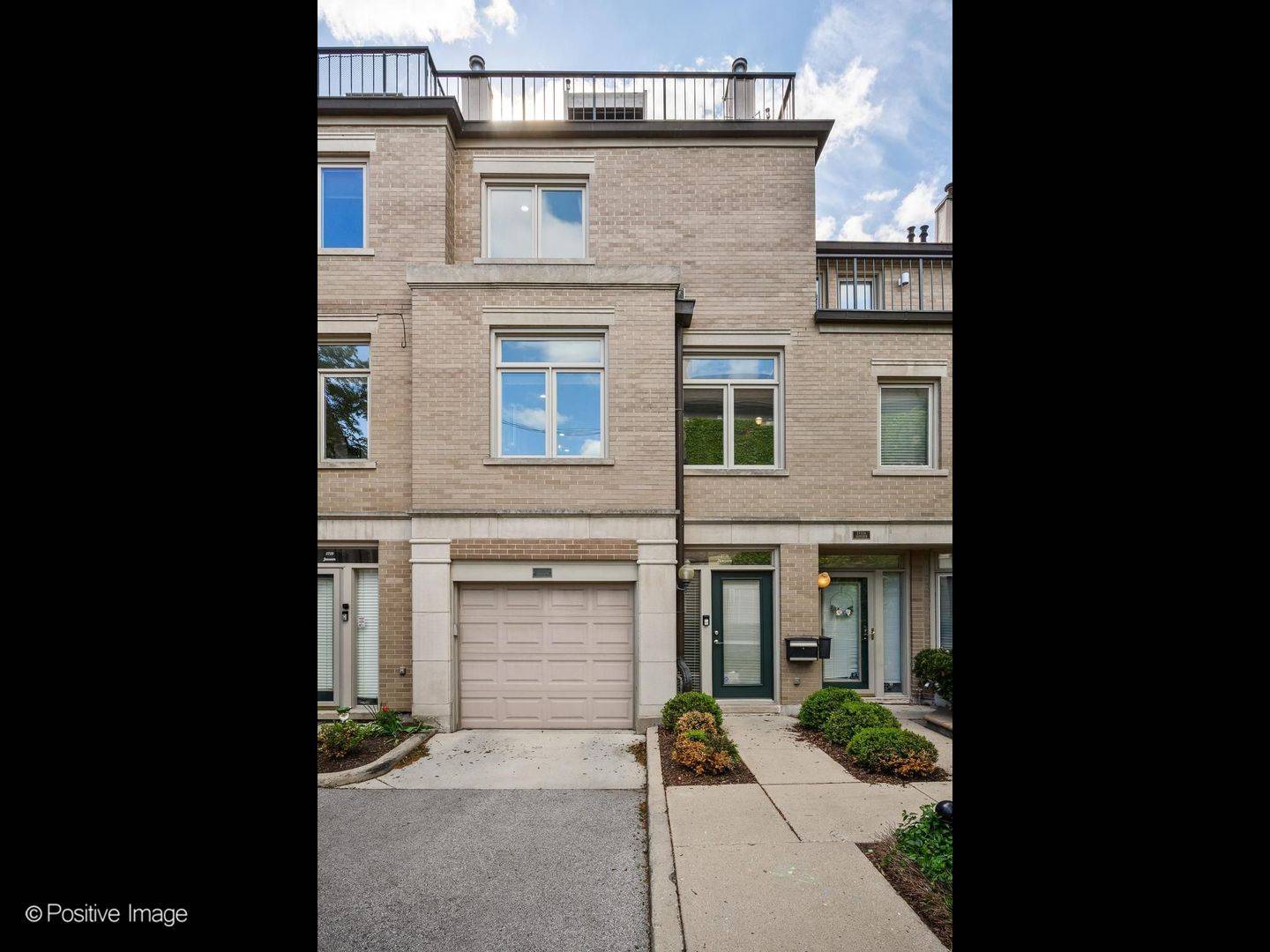 2731 N JANSSEN AVE, Chicago, IL 60614