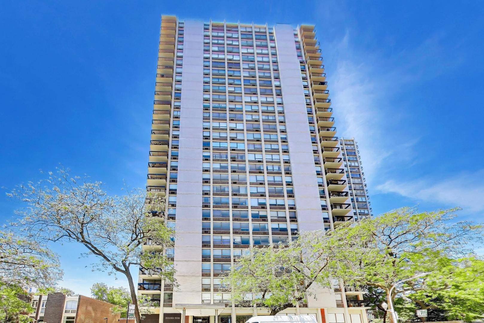 1355 N Sandburg TER #1002D, Chicago, IL 60610