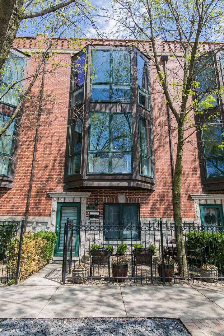 2005 N HOYNE AVE, Chicago, IL 60647