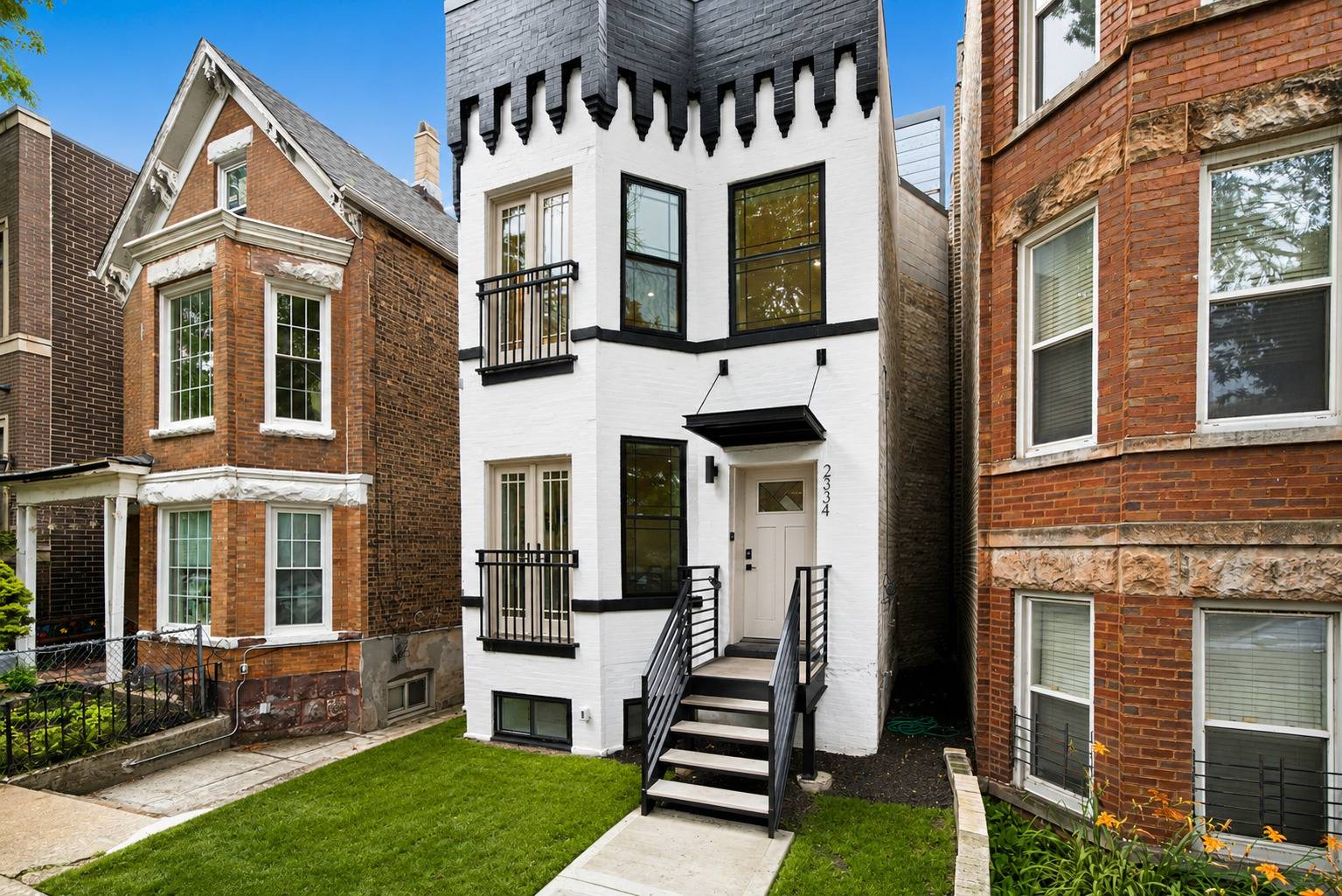 2334 N Oakley AVE, Chicago, IL 60647