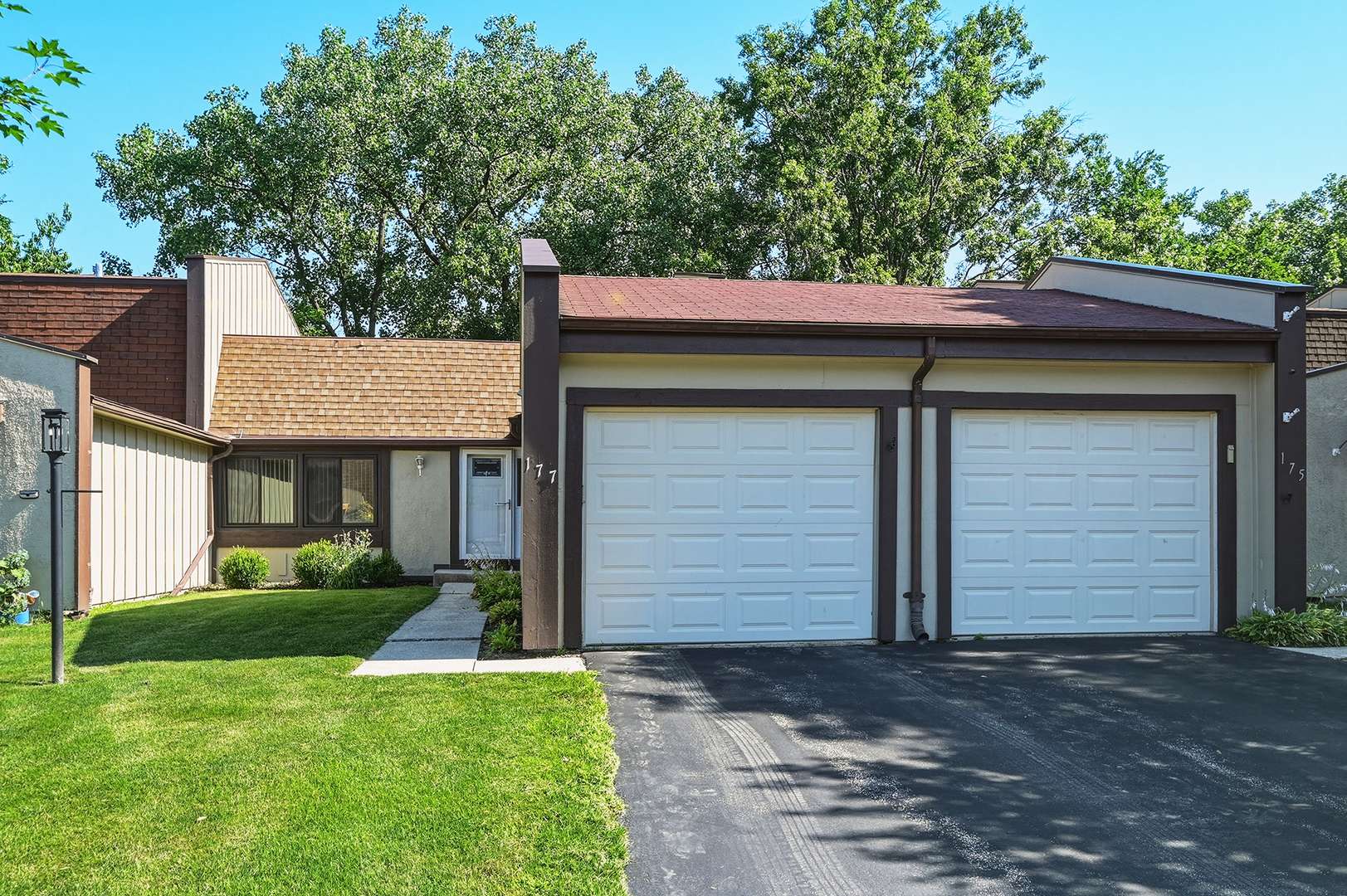 177 Cascade DR, Indian Head Park, IL 60525