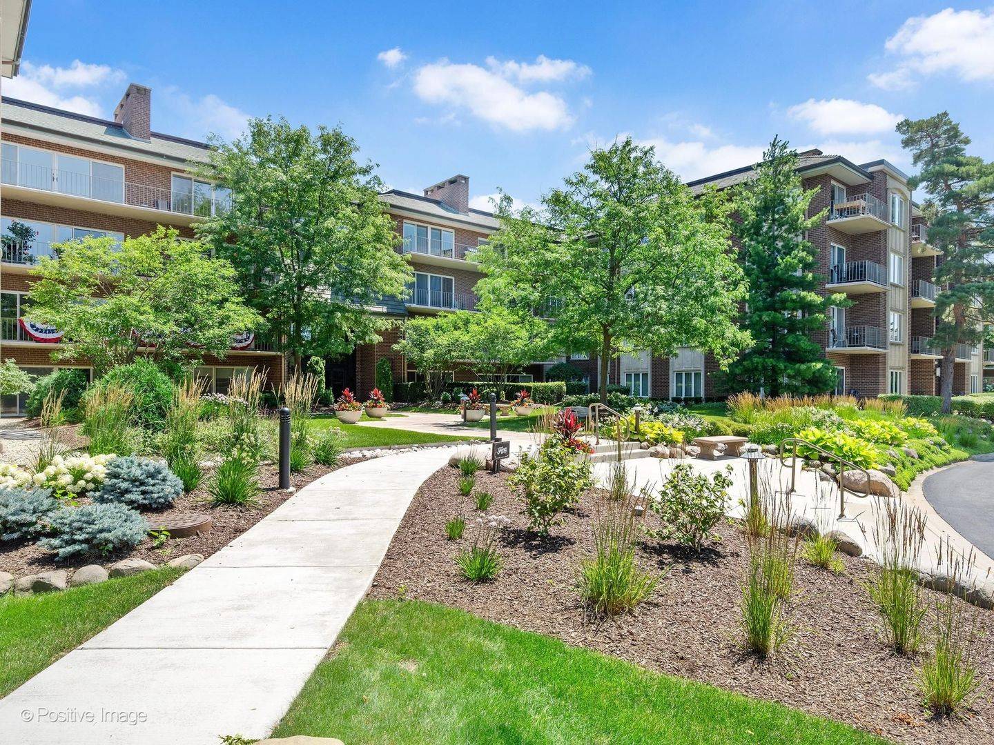 5 OAK BROOK CLUB DR #P6-N, Oak Brook, IL 60523