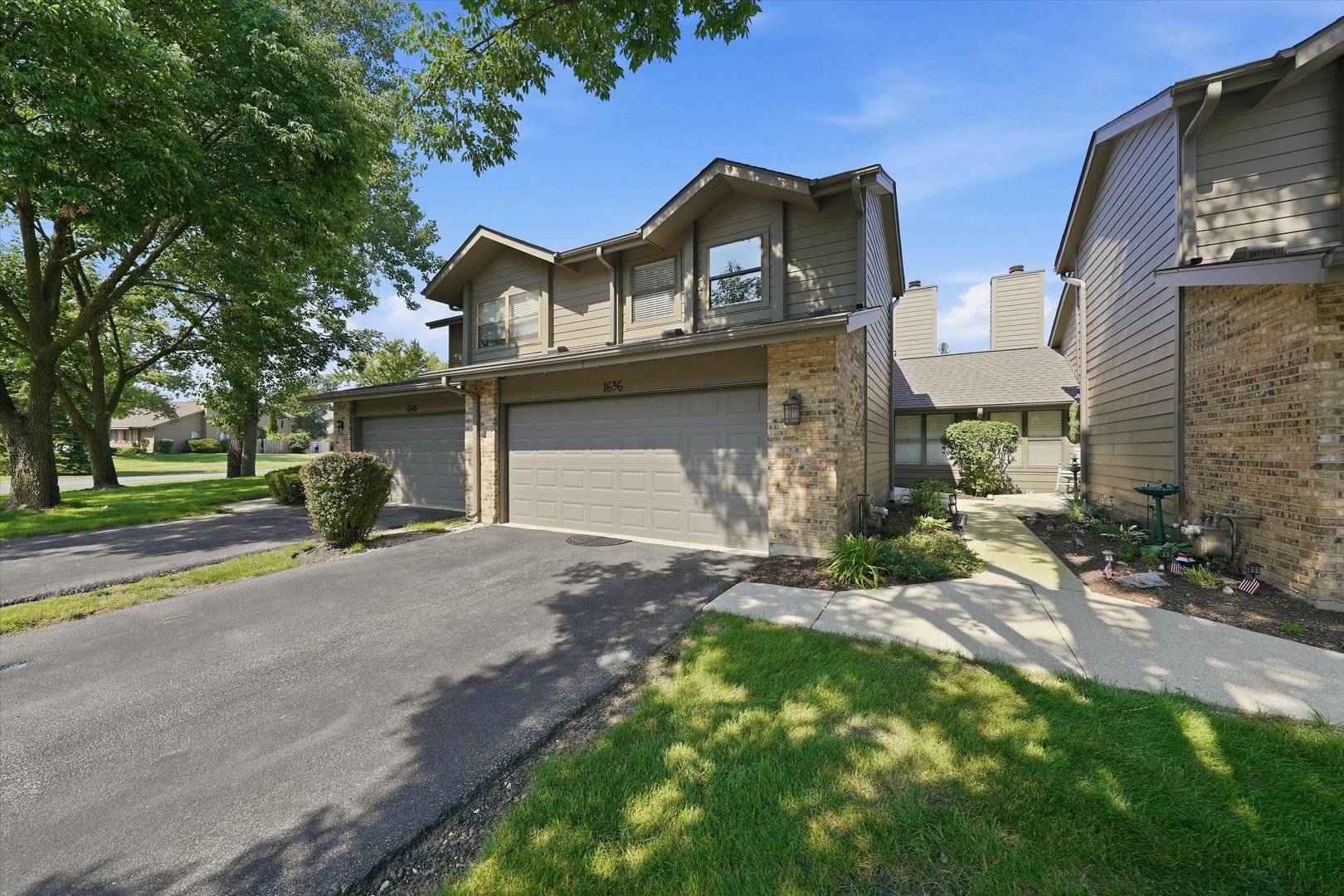 1636 Wildwood LN, Darien, IL 60561