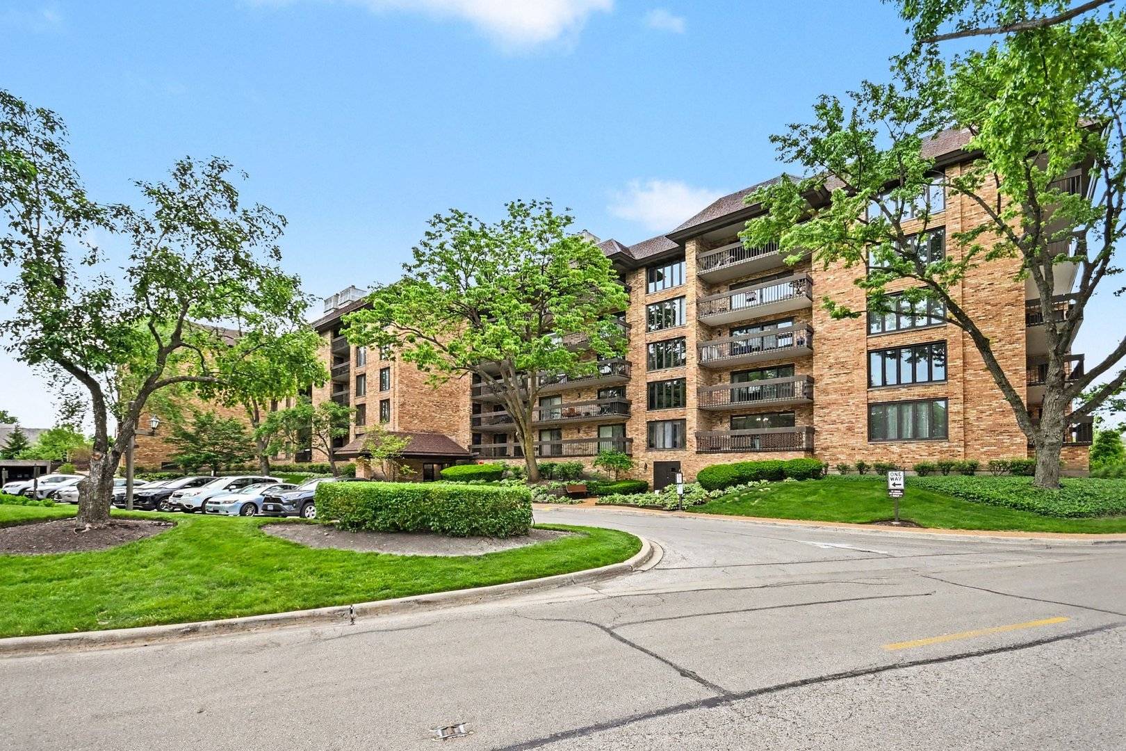 1671 Mission Hills RD #201, Northbrook, IL 60062