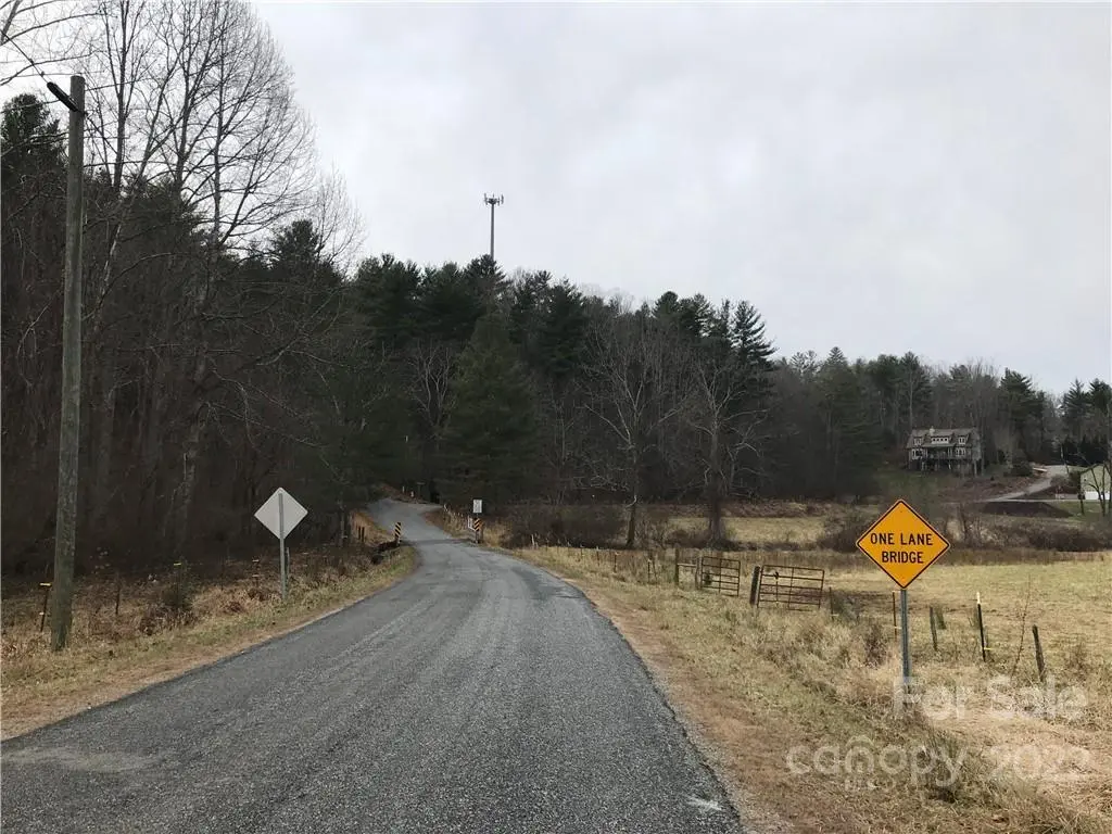27 Eller Hollow RD, Weaverville, NC 28787