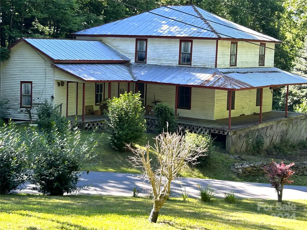 664 Woodfin RD, Sylva, NC 28779