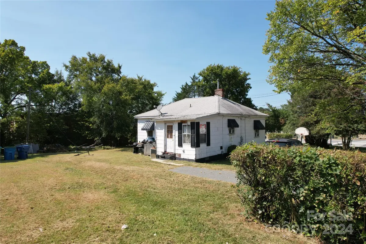 110 Sims Pkwy, Harrisburg, NC 28075