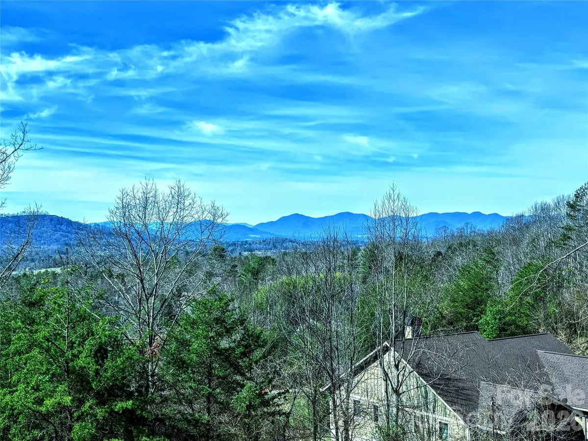 66 HawTree CT #266, Weaverville, NC 28787
