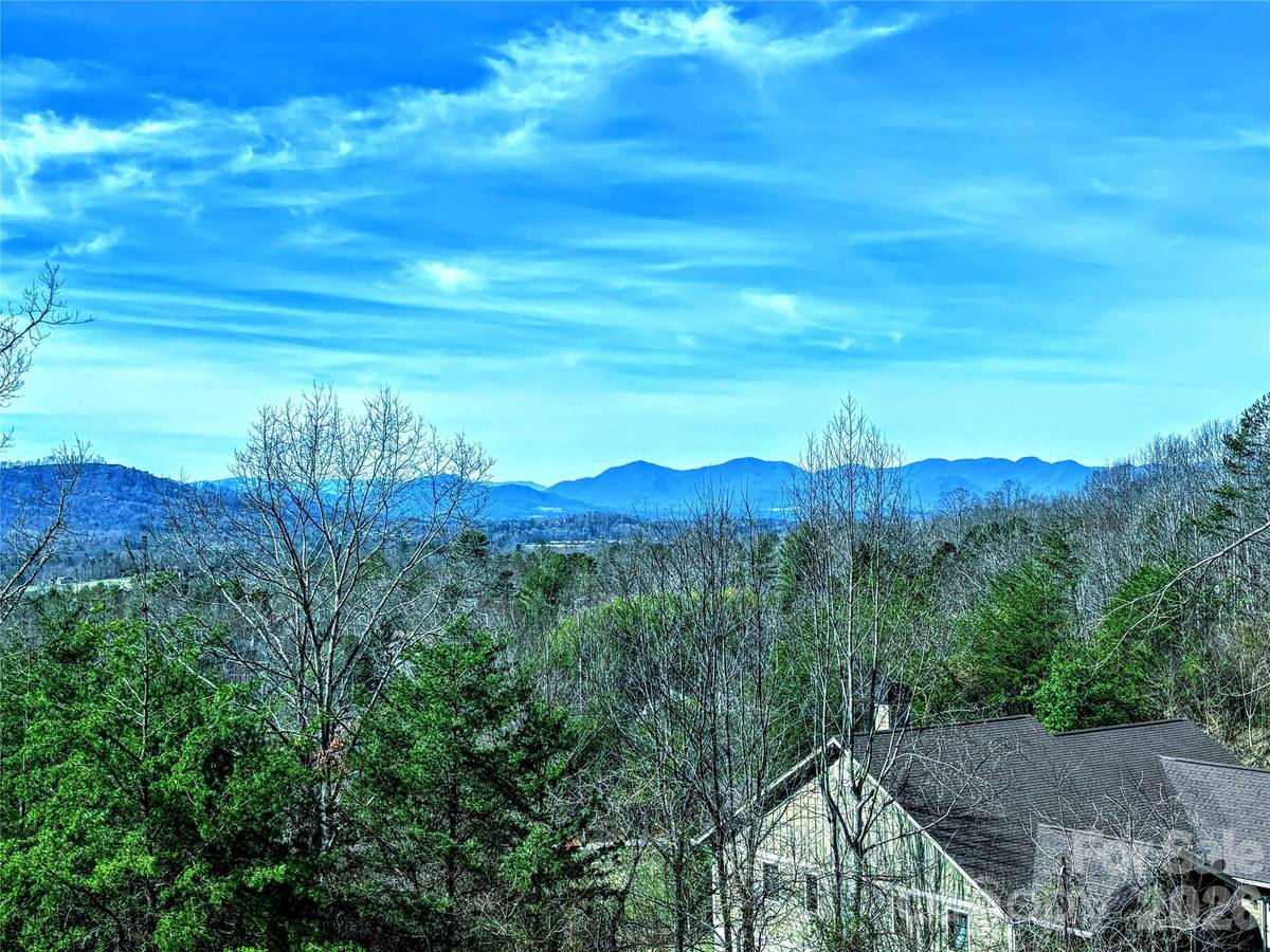 66 HawTree CT #266, Weaverville, NC 28787