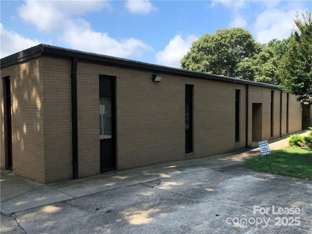 352 2nd ST NW, Hickory, NC 28601