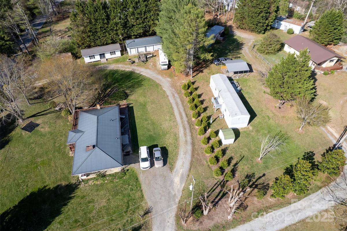 29 Delta DR, Hendersonville, NC 28792