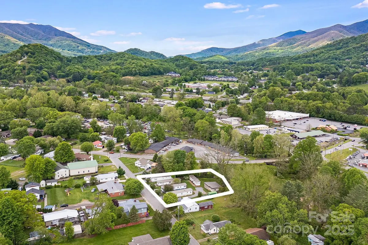560 Westwood CIR, Waynesville, NC 28786