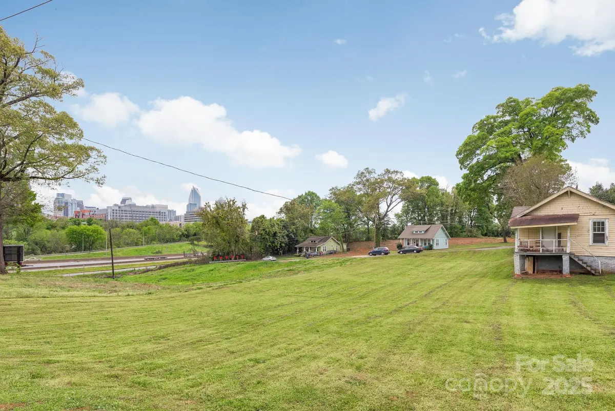 1326 W 6th ST, Charlotte, NC 28216