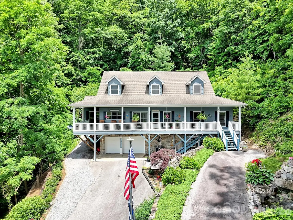 28 Mountain Breeze DR, Maggie Valley, NC 28751