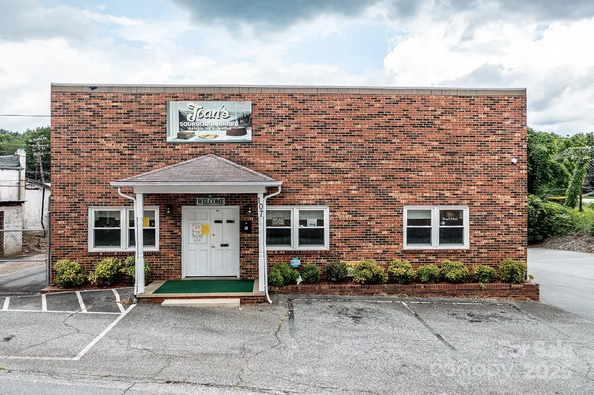 107 Light ST, Lenoir, NC 28645