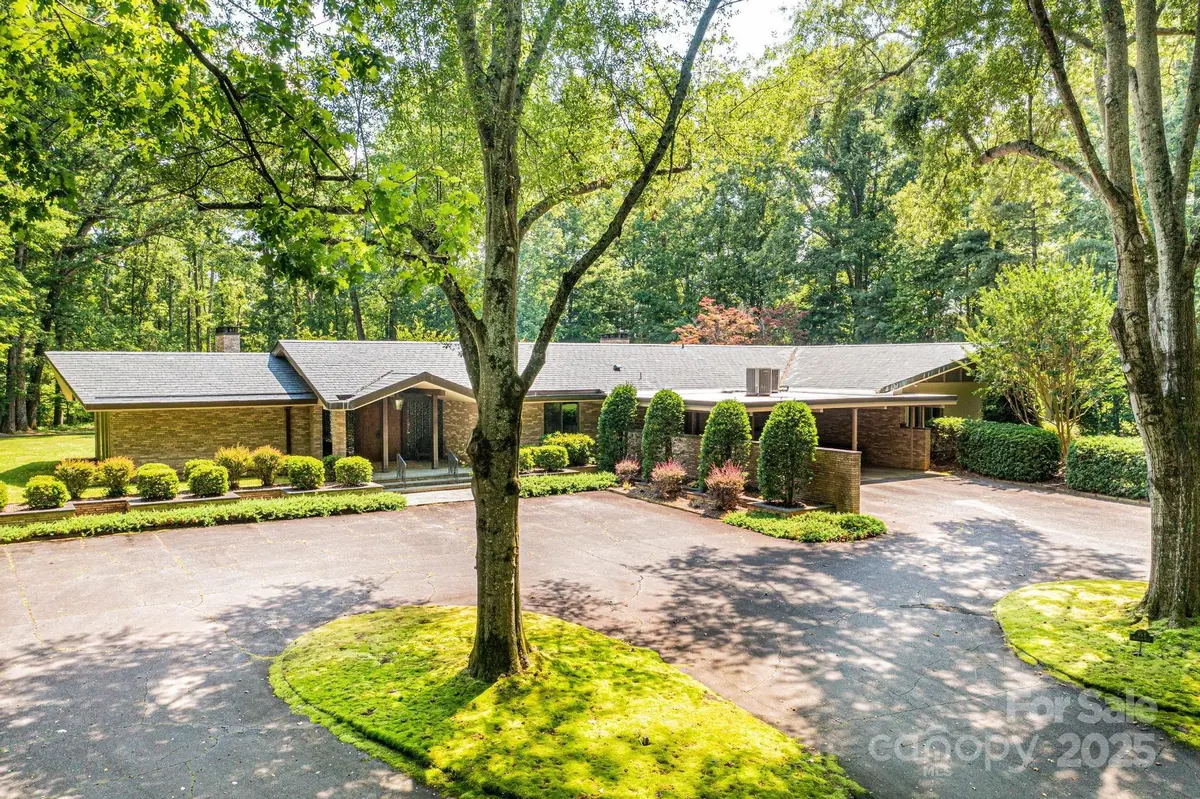 153 Hillhaven PL SE, Lenoir, NC 28645