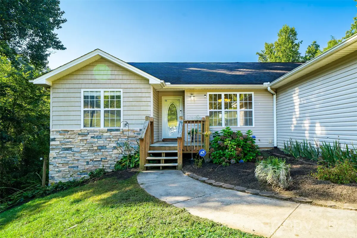 151 Willard LN, Hendersonville, NC 28792
