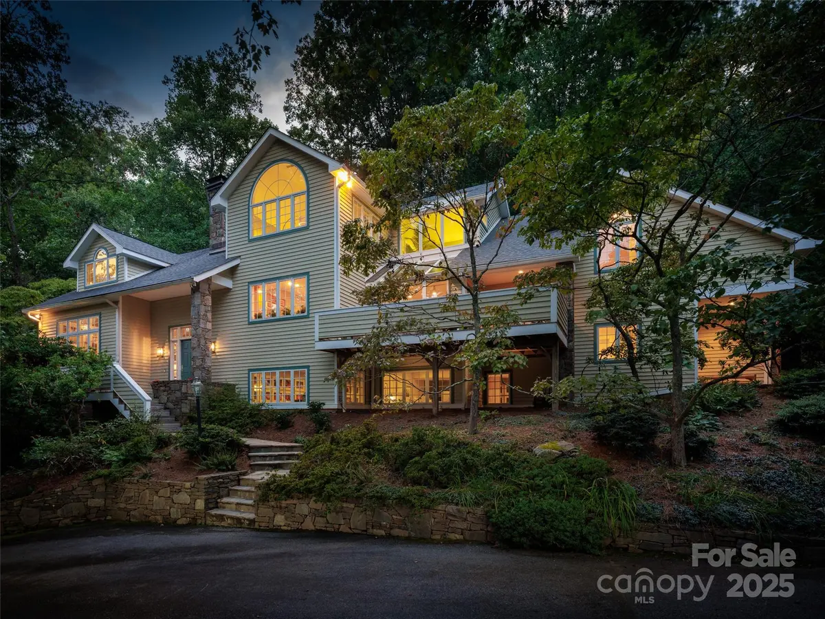 52 Robinhood RD, Asheville, NC 28804