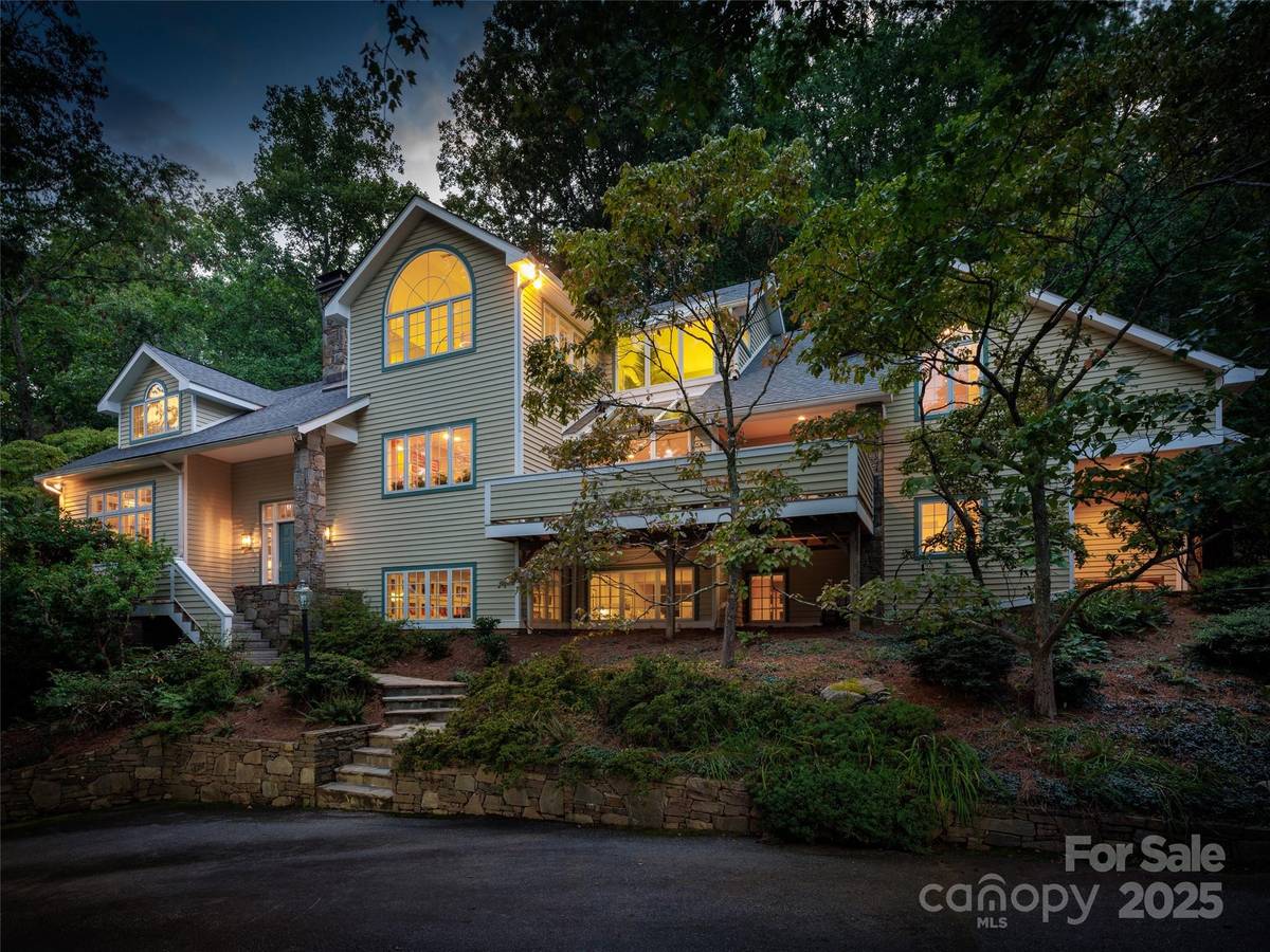 52 Robinhood RD, Asheville, NC 28804