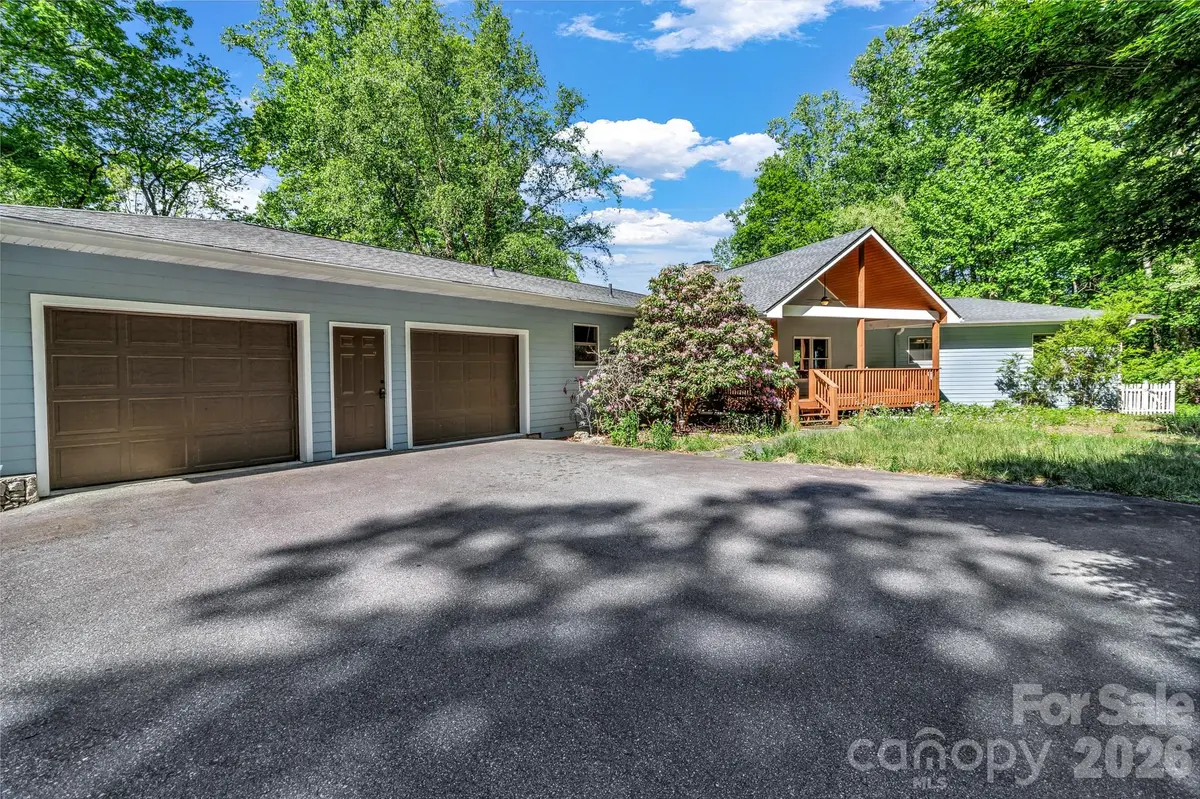 125 Winding Ridge RD, Fairview, NC 28730
