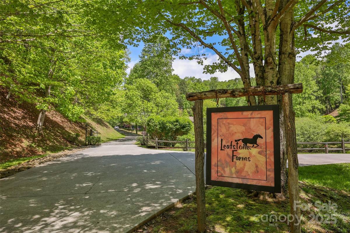 1283 Leafstone CIR, Sylva, NC 28779