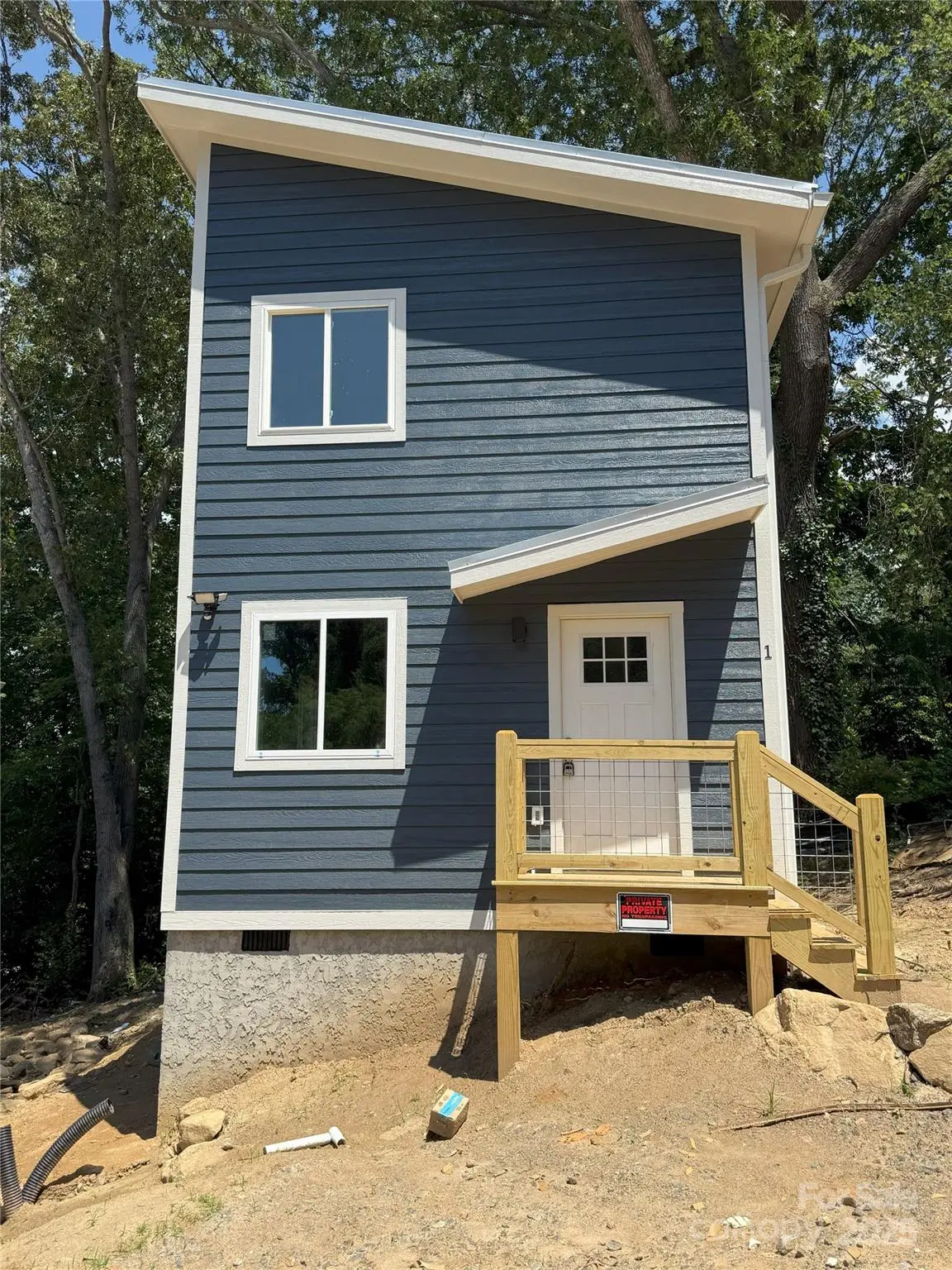 1 Freeport LN, Asheville, NC 28806