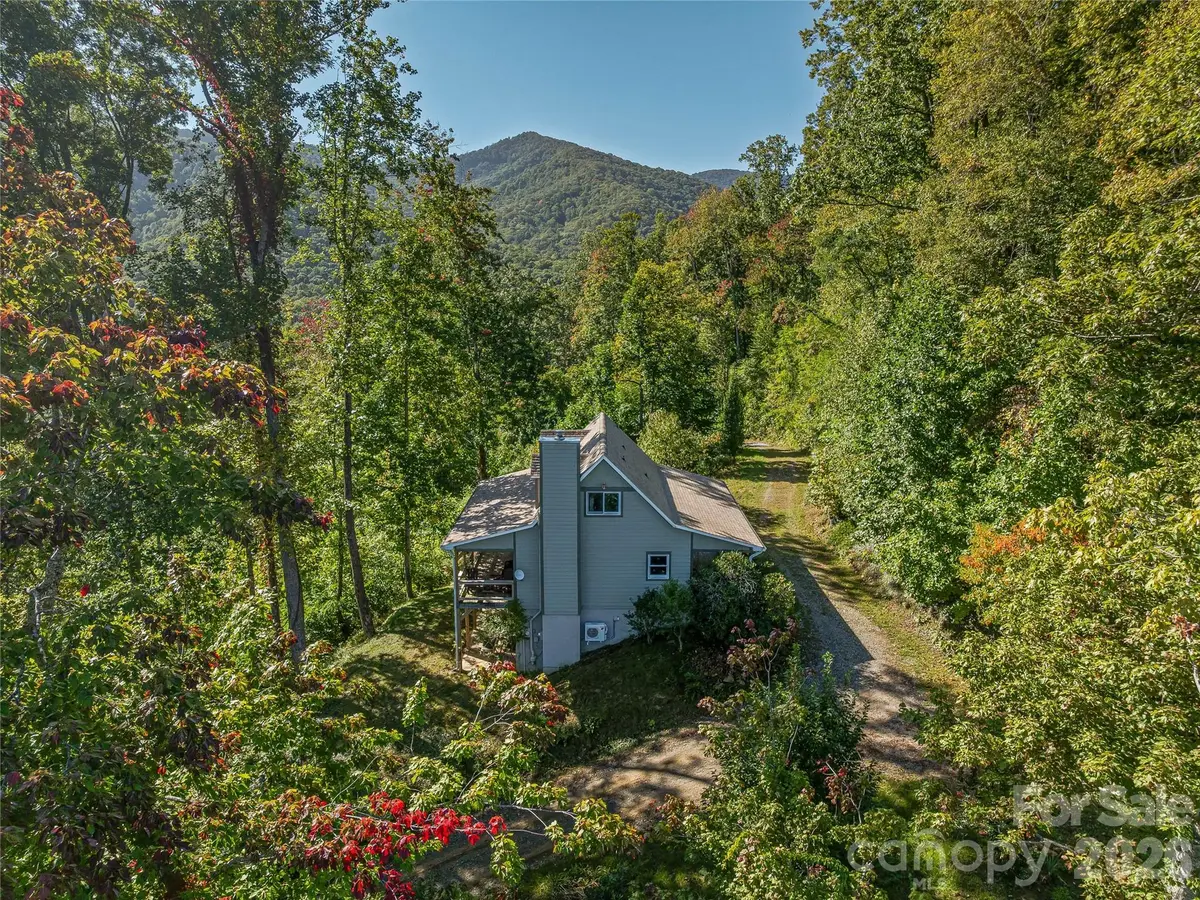 382 Black Oak Cove RD, Candler, NC 28715