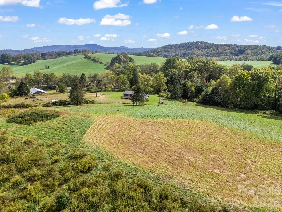 128 Cook LN, Mills River, NC 28759