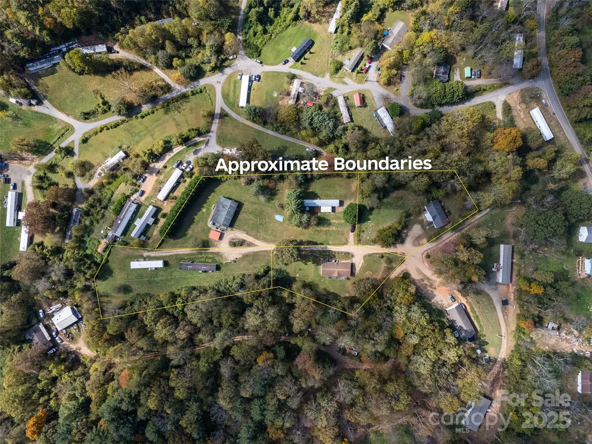 18 Hat Creek DR, Asheville, NC 28806