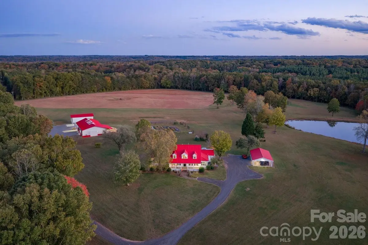 1260 Beaver Island Trail RD, Walnut Cove, NC 27052