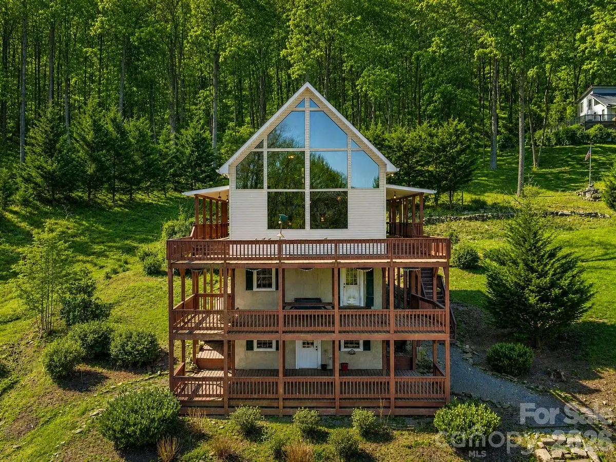 575 Twin Brook DR, Waynesville, NC 28785
