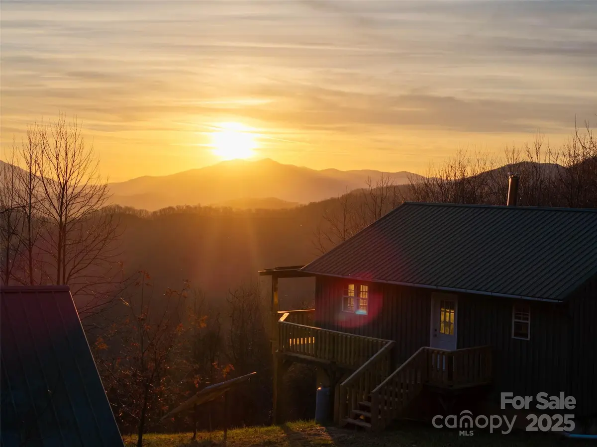 506 Rocky Acres RD, Canton, NC 28716