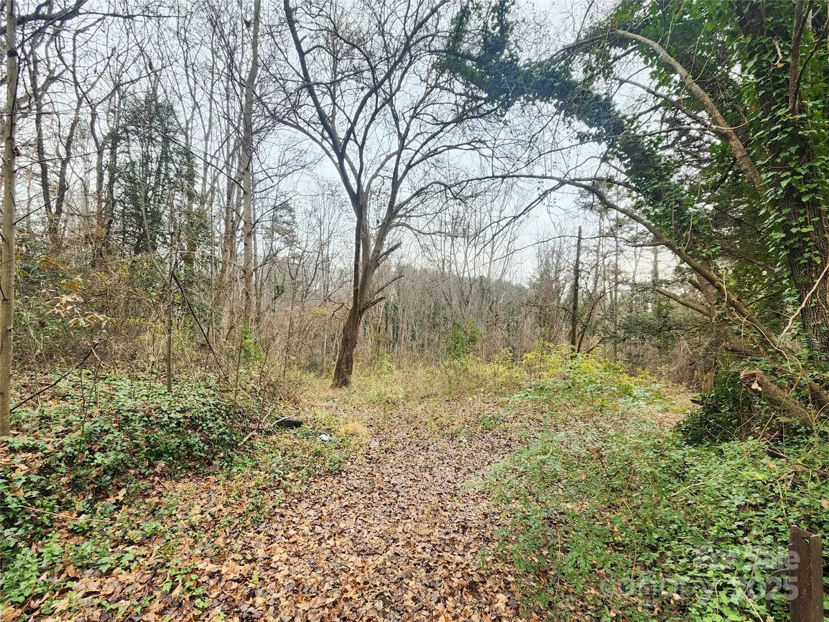 0000 4th ST SW, Hickory, NC 28602